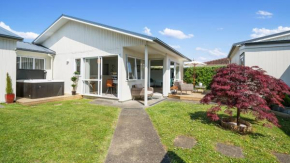 The Little Blue House - Half Moon Bay Holiday Home, Auckland